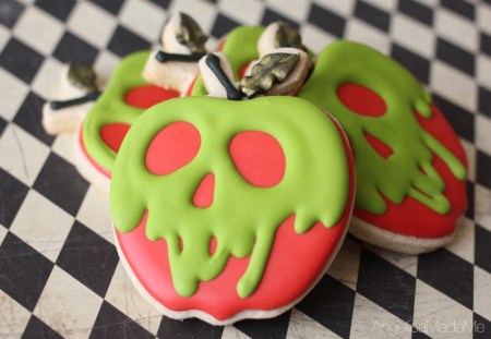 Poison-Apple-Sugar-Cookies-03-940x650